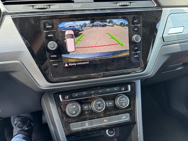 Volkswagen TOURAN 1.5 TSI 150PK Comfortline Business 7p CAMERA / STOELVERW / DAB+ / ACC / PDC / BLUETOOTH / CRUISE / NL-AUTO