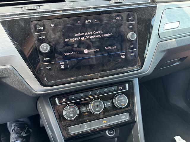 Volkswagen TOURAN 1.5 TSI 150PK Comfortline Business 7p CAMERA / STOELVERW / DAB+ / ACC / PDC / BLUETOOTH / CRUISE / NL-AUTO