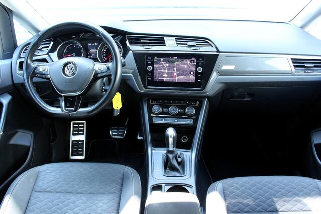 Volkswagen TOURAN 1.5 TSI DSG Highline 7p 1eEIG! ACC CARPLAY DAB CAMERA '19