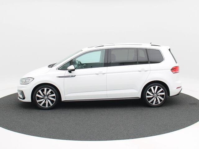 Volkswagen TOURAN 1.8 TSi 180 Pk Automaat R-Line 7-Persoons | Trekhaak | Panorama Dak | Camera | Sensoren | Adaptive Cruise| LED | Carplay | Elektrische Achterklep | 18 Inch | 88.341 Km!!