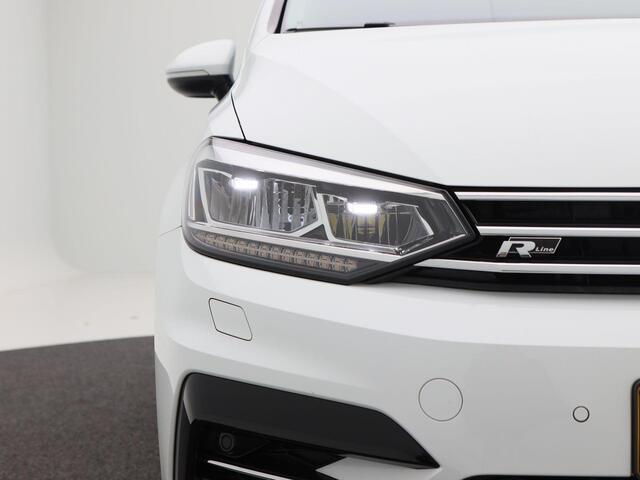 Volkswagen TOURAN 1.8 TSi 180 Pk Automaat R-Line 7-Persoons | Trekhaak | Panorama Dak | Camera | Sensoren | Adaptive Cruise| LED | Carplay | Elektrische Achterklep | 18 Inch | 88.341 Km!!