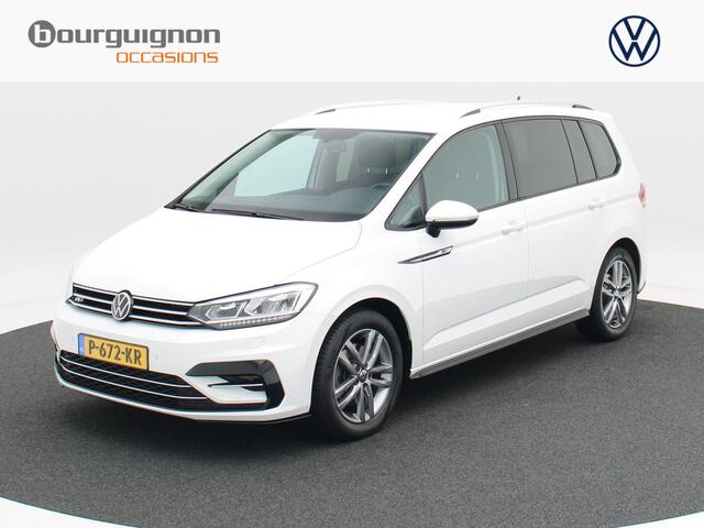 Volkswagen TOURAN 1.5 TSi 150 Pk Automaat R-Line 7-Pers | Trekhaak | Adaptive Cruise | Camera | Carplay | Climate Control | Stoel Verwarming | Parkeersensoren | LED | 17 Inch