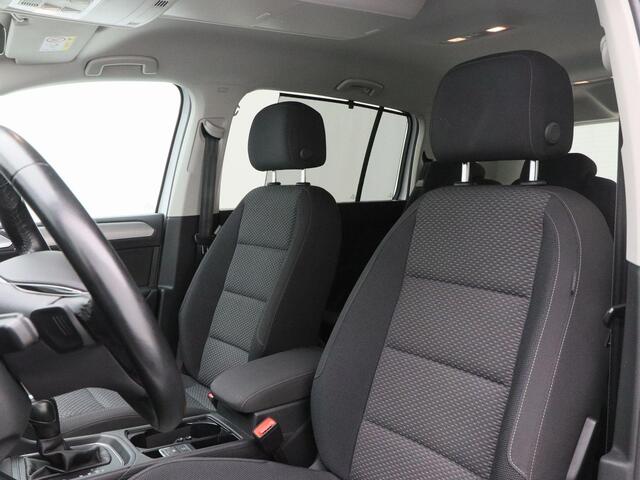 Volkswagen TOURAN 1.5 TSi 150 Pk Automaat R-Line 7-Pers | Trekhaak | Adaptive Cruise | Camera | Carplay | Climate Control | Stoel Verwarming | Parkeersensoren | LED | 17 Inch