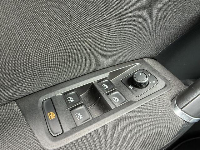 Volkswagen TOURAN BWJ 2020 2.0 150 PK TDI SCR Highline Business R 7p NIEUW BINNEN!