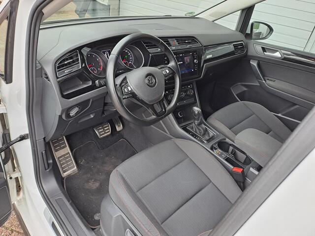 Volkswagen TOURAN 1.4 TSI Connected Series, R-line, 7-Persoons, Trekhaak, Apple Carplay/ Andriod auto, ACC,