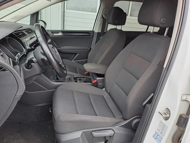 Volkswagen TOURAN 1.4 TSI Connected Series, R-line, 7-Persoons, Trekhaak, Apple Carplay/ Andriod auto, ACC,