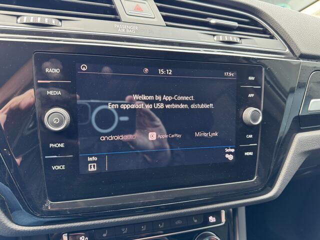 Volkswagen TOURAN 1.4 TSI Highline | DSG Automaat | Sound | Dealer Onderhouden | Trekhaak | Carplay | ACC | Climate | Stoelverwarming | Navigatie | Spiegelpakket | Front Assist | 2 X PDC | Garantie