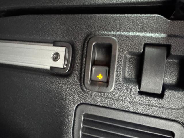 Volkswagen TOURAN 1.4 TSI Highline | DSG Automaat | Sound | Dealer Onderhouden | Trekhaak | Carplay | ACC | Climate | Stoelverwarming | Navigatie | Spiegelpakket | Front Assist | 2 X PDC | Garantie