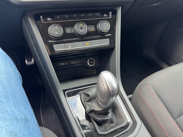 Volkswagen TOURAN 1.4 TSI Highline | DSG Automaat | Sound | Dealer Onderhouden | Trekhaak | Carplay | ACC | Climate | Stoelverwarming | Navigatie | Spiegelpakket | Front Assist | 2 X PDC | Garantie