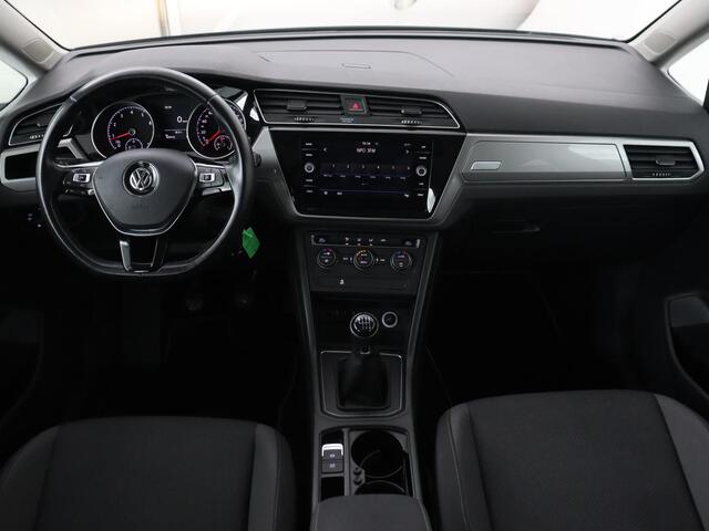 Volkswagen TOURAN 1.2 TSI Highline | 7-persoons | Cruise Control | Trekhaak | Carplay | Climate Control | PDC | Bleutooth