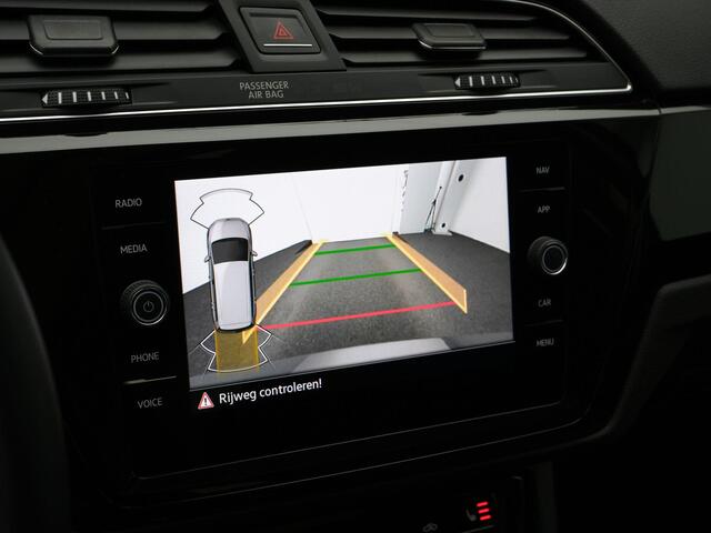 Volkswagen TOURAN 7 pers. 1.5 TSI 150 pk DSG Highline | 7-persoons | Panoramadak | Trekhaak | Stoelverwarming | Sportonderstel | Side Assist | Black Style