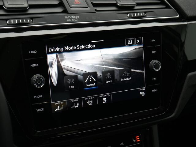 Volkswagen TOURAN 7 pers. 1.5 TSI 150 pk DSG Highline | 7-persoons | Panoramadak | Trekhaak | Stoelverwarming | Sportonderstel | Side Assist | Black Style