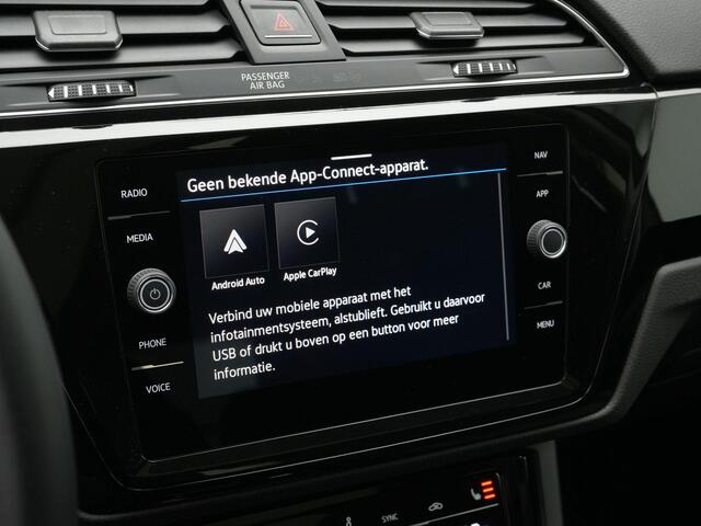 Volkswagen TOURAN 7 pers. 1.5 TSI 150 pk DSG Highline | 7-persoons | Panoramadak | Trekhaak | Stoelverwarming | Sportonderstel | Side Assist | Black Style