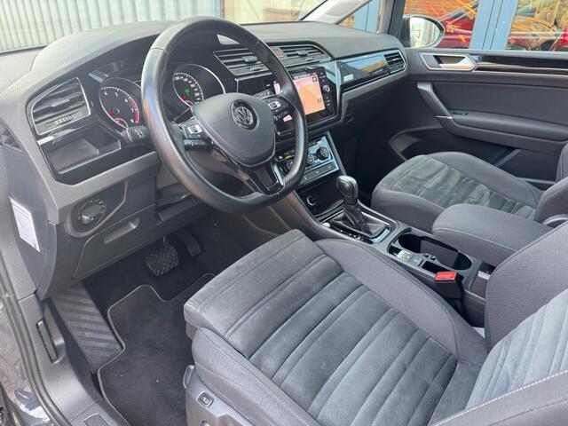 Volkswagen TOURAN 1.5 TSI R-line DSG 7-Persoons trekhaak ACC