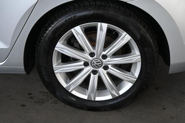 Volkswagen TOURAN 1.2 TSI Highline 7 Persoons StoelMassage/verwarming Navigatie Goed Onderhouden! Inruil Mogelijk!