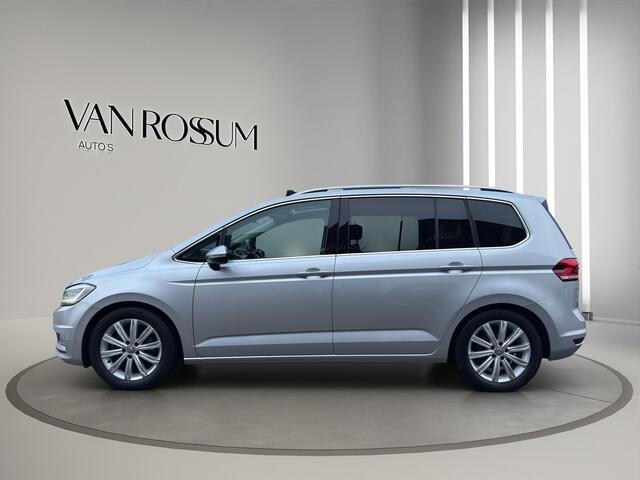 Volkswagen TOURAN 1.4 TSI Highline 7p | Panoramadak | Camera | Wegklaptrekhaak | Comfortstoelen en Verwarmd | Ketting vernieuwd !