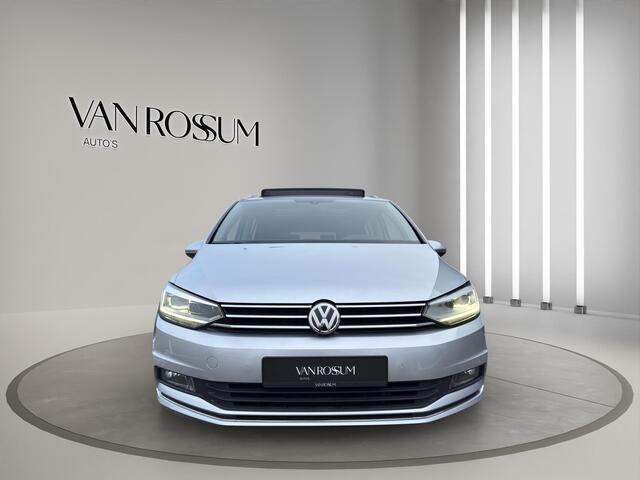 Volkswagen TOURAN 1.4 TSI Highline 7p | Panoramadak | Camera | Wegklaptrekhaak | Comfortstoelen en Verwarmd | Ketting vernieuwd !