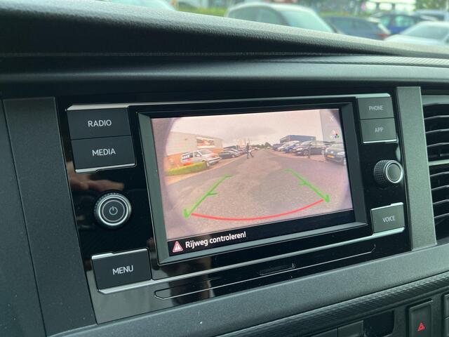 Volkswagen TRANSPORTER 2.0 TDI 110 pk L1H1 28 | Bijrijdersbank | Achterdeuren | A-Camera | Cruise | Navi via App |