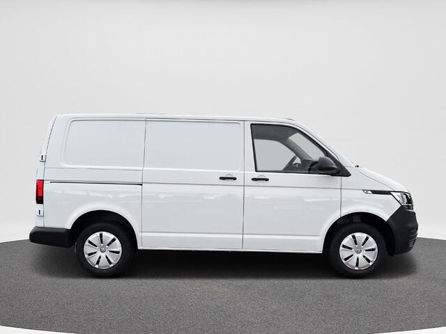 Volkswagen TRANSPORTER 2.0 TDI 110 pk L1H1 28 | Bijrijdersbank | Achterdeuren | A-Camera | Cruise | Navi via App |
