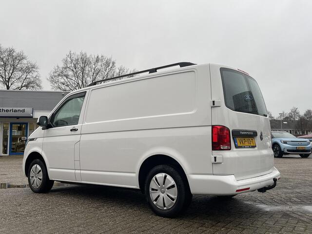 Volkswagen TRANSPORTER 2.0 TDI L1H1 26 Economy Business 90pk SCI Trekhaak | Apple Carplay | Airco | Gestoffeerde laadruimte | Parkeersensoren