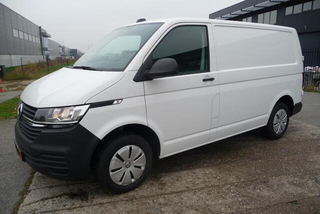 Volkswagen TRANSPORTER 90 pk 2.0 TDI L1H1 26 Economy Business deurtjes, bank, carplay, cruise