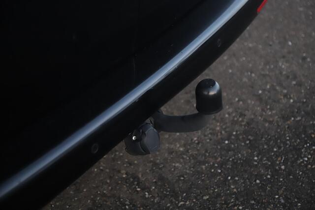 Volkswagen TRANSPORTER 2.0 TDI L2H1 DC Bulli 199PK DSG Automaat Black Edition Trekhaak Virtual Cockpit 20 Inch LMV Full LED Navigatie Camera Adaptive Cruise Carplay Android Parkeersensors