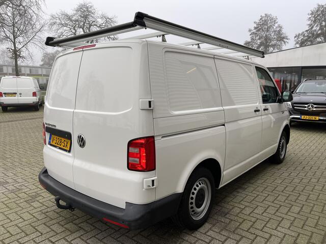 Volkswagen TRANSPORTER 2.0 TDI L1H1 Comfortline / vaste prijs rijklaar ¤ 17.950 ex btw / Bott ingerichte laadruimte / lease vanaf ¤ / airco / cruise / imperial / euro 6 diesel / trekhaak !