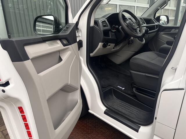 Volkswagen TRANSPORTER 2.0 TDI L2H1 Airco Cruise controle Kastinrichting Sortimo Parkeersensoren achter Telefoonvoorbereiding 2-Persoons Usb aansluiting 1e eigenaar Euro 6 Bestel