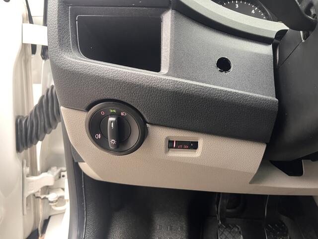 Volkswagen TRANSPORTER 2.0 TDI L2H1 Airco Cruise controle Kastinrichting Sortimo Parkeersensoren achter Telefoonvoorbereiding 2-Persoons Usb aansluiting 1e eigenaar Euro 6 Bestel