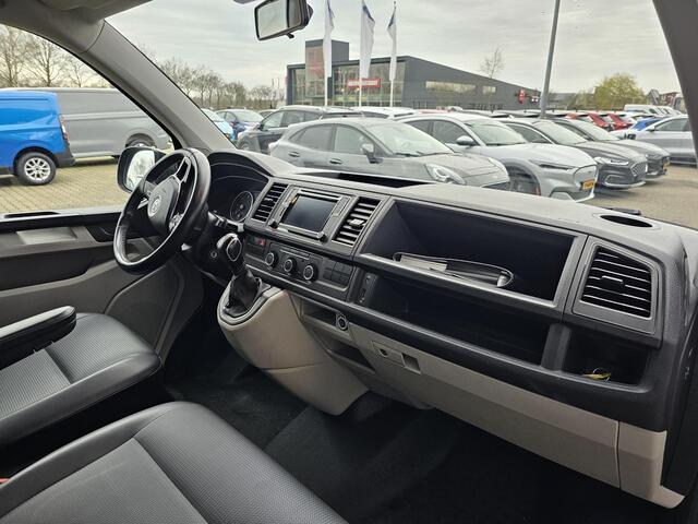 Volkswagen TRANSPORTER 2.0 TDI L1H1 | 204 pk ! Automaat | Trekhaak | Full led | Camera | Navigatie | Stuurwielbediening | Sidebars | Bijrijdersbank | Nette auto!