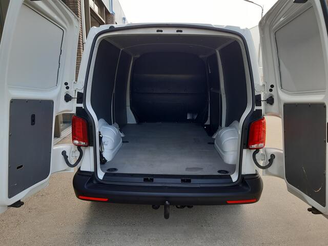 Volkswagen TRANSPORTER 2.0 TDI L2 30 Comfortline Nw model Airco Cruise control PDC Trekhaak 2200Kg