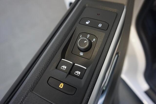 Volkswagen TRANSPORTER 150pk Automaat L2 Dubbele cabine Bulli Apple Carplay Cruise control Camera Airco Euro6