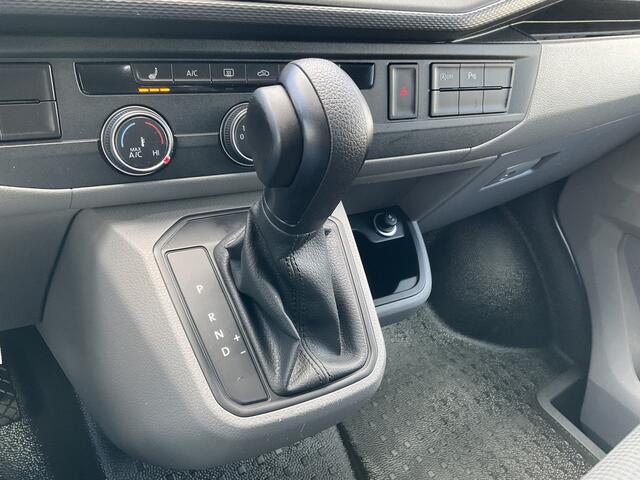 Volkswagen TRANSPORTER 6-Pers 2.0 TDI L2H1 DC 28 Highline Leer Cam Trekhaak Lang Multivan Caravelle Bulli 6 Persoons