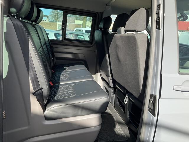 Volkswagen TRANSPORTER 6-Pers 2.0 TDI L2H1 DC 28 Highline Leer Cam Trekhaak Lang Multivan Caravelle Bulli 6 Persoons