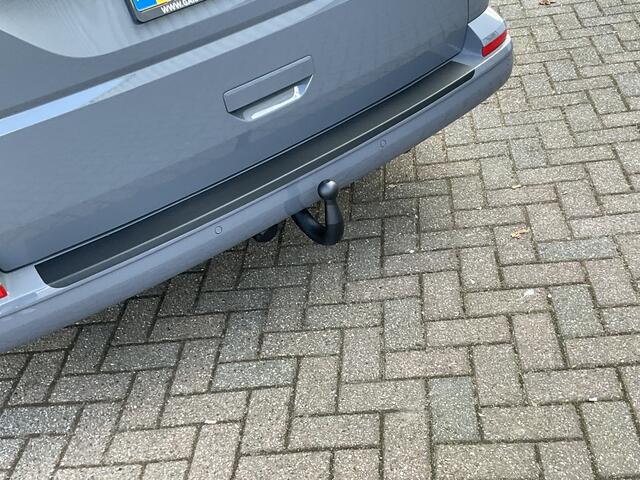 Volkswagen TRANSPORTER 6-Pers 2.0 TDI L2H1 DC 28 Highline Leer Cam Trekhaak Lang Multivan Caravelle Bulli 6 Persoons