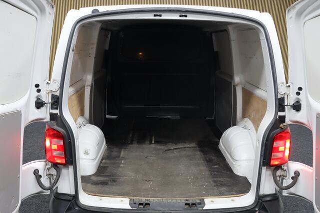 Volkswagen TRANSPORTER 2.0 TDI 150 PK L1H1 Trendline | 2X Schuifdeur | Euro 6 | Trekhaak | Camera | Navigatie | Airco