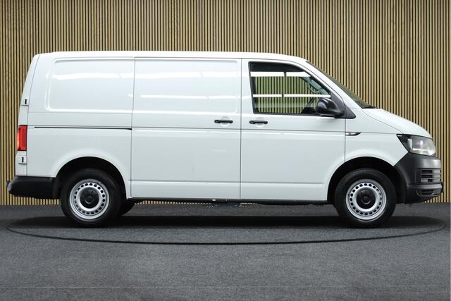 Volkswagen TRANSPORTER 2.0 TDI 150 PK L1H1 Trendline | 2X Schuifdeur | Euro 6 | Trekhaak | Camera | Navigatie | Airco