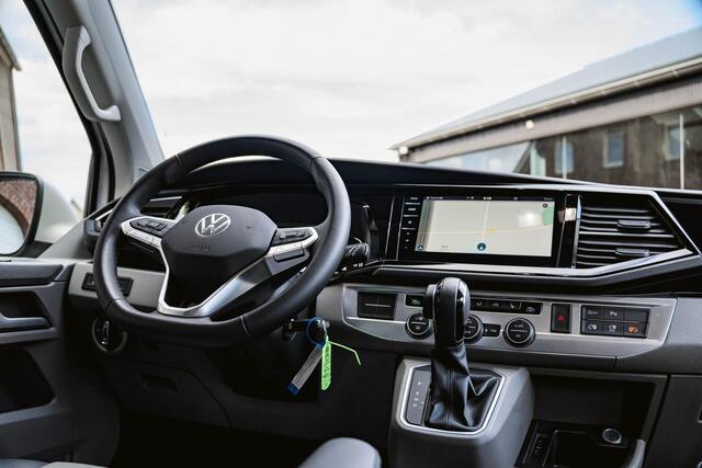 Volkswagen TRANSPORTER T6.1 2.0 TDI 204 PK DSG CARAVELLE L2H1 A-KLEP DUB/DUB ACC | LED | Leder | Virtual Cockpit | Privacy glass |