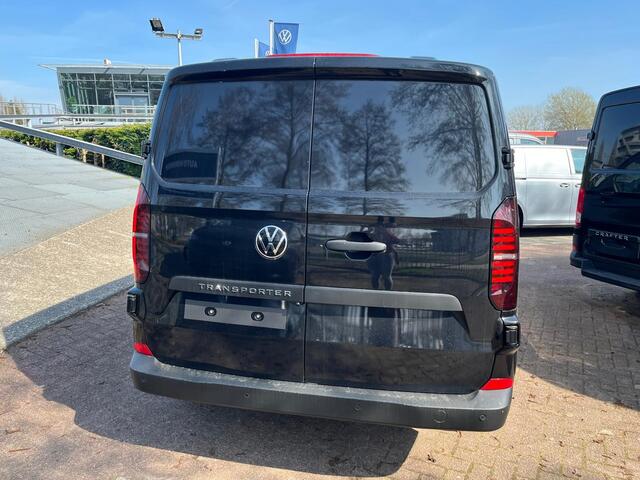 Volkswagen TRANSPORTER Bedrijfswagens Life L2 2.0 TDI EU6 110 pk 81 kW 6 versn. hand | BPM vrij | Bestuurdersassistentiepakket plus | Exterieurpakket met radiatorgrille in carrosseriekleur | Trekhaakvoorbereiding |