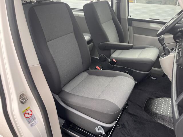 Volkswagen TRANSPORTER 2.0 TDI L2H1 DC Airco Cruise controle Trekhaak 2200kg trekgewicht Telefoonverbinding Kastinrichting Omvormer 5-Persoons Werkverlichting Euro 6
