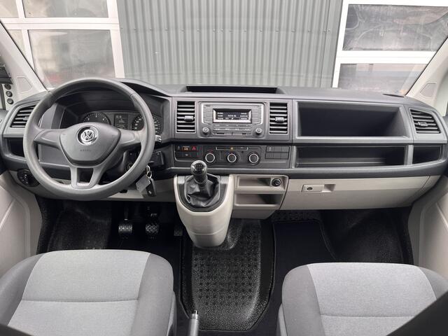 Volkswagen TRANSPORTER 2.0 TDI L2H1 DC Airco Cruise controle Trekhaak 2200kg trekgewicht Telefoonverbinding Kastinrichting Omvormer 5-Persoons Werkverlichting Euro 6