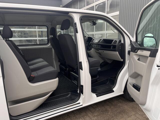 Volkswagen TRANSPORTER 2.0 TDI L2H1 DC Airco Cruise controle Trekhaak 2200kg trekgewicht Telefoonverbinding Kastinrichting Omvormer 5-Persoons Werkverlichting Euro 6