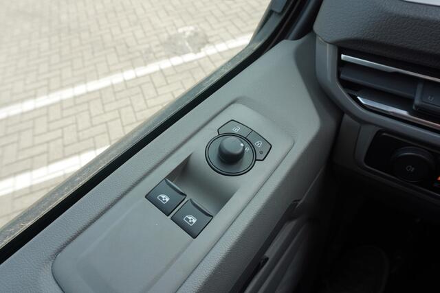 Volkswagen TRANSPORTER 2.0 TDI L2H1 30 Life 2.0 TDI L2H1 30 Life 110 pk, MF stuurwiel, Climatronic, PDV V + A, Achteruitrijcamera