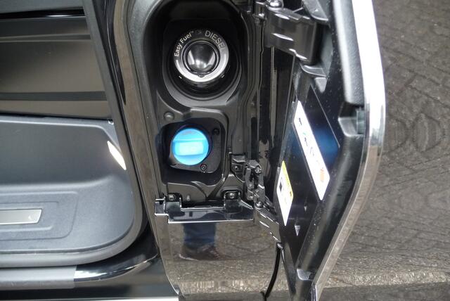 Volkswagen TRANSPORTER 2.0 TDI L2H1 30 Bulli Autm 170 pk BPM Voordeel