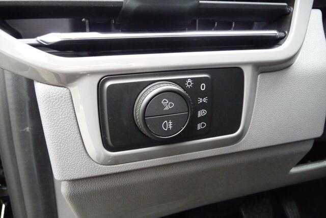 Volkswagen TRANSPORTER 2.0 TDI L2H1 30 Bulli Autm 170 pk BPM Voordeel