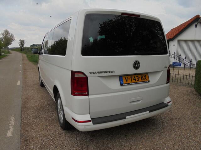 Volkswagen TRANSPORTER 2.0 TDI L2H1 DC Highline Automaat EURO 6 **150 PK**DEALER ONDERHOUDEN**DUBBEL CABINE**