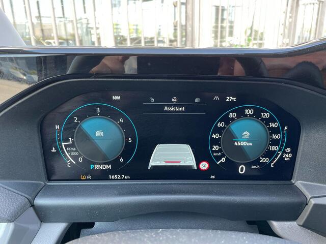 Volkswagen TRANSPORTER 2.0 TDI L2H1 30 Style | Led koplampen | Navigatie | 19"lm velgen | Achterdeurspoiler | Dichte achterdeuren | Sidestepszwart | Volledige betimmering laadruimte | Glaslook panelen |