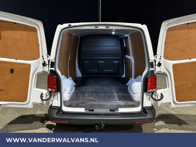 Volkswagen TRANSPORTER 2.0 TDI 150 pk L2H1 Euro6 Airco | Trekhaak | Apple Carplay | Android Auto Parkeersensoren, Cruisecontrol