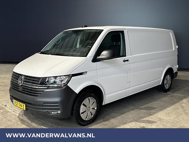 Volkswagen TRANSPORTER 2.0 TDI 150 pk L2H1 Euro6 Airco | Trekhaak | Apple Carplay | Android Auto Parkeersensoren, Cruisecontrol