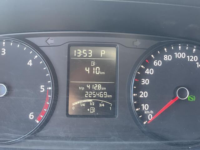 Volkswagen TRANSPORTER 2.0 TDI L2H1 DSG airco cruise 1 eigenaar. Volkswagen Transporter 2.0 TDI L2H1 DSG airco cruise 1 eigenaar.